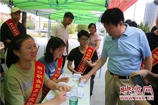 万象城awc888迎来7000余名2019级新生入学报到